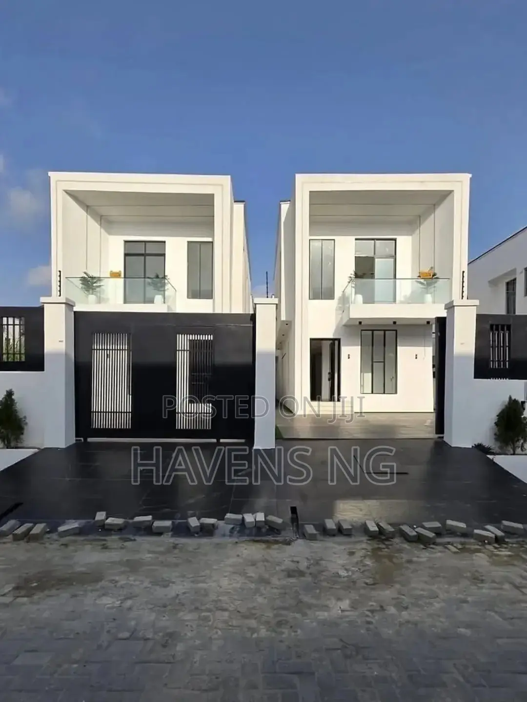 5bdrm Duplex in Ikota for sale in Ikota