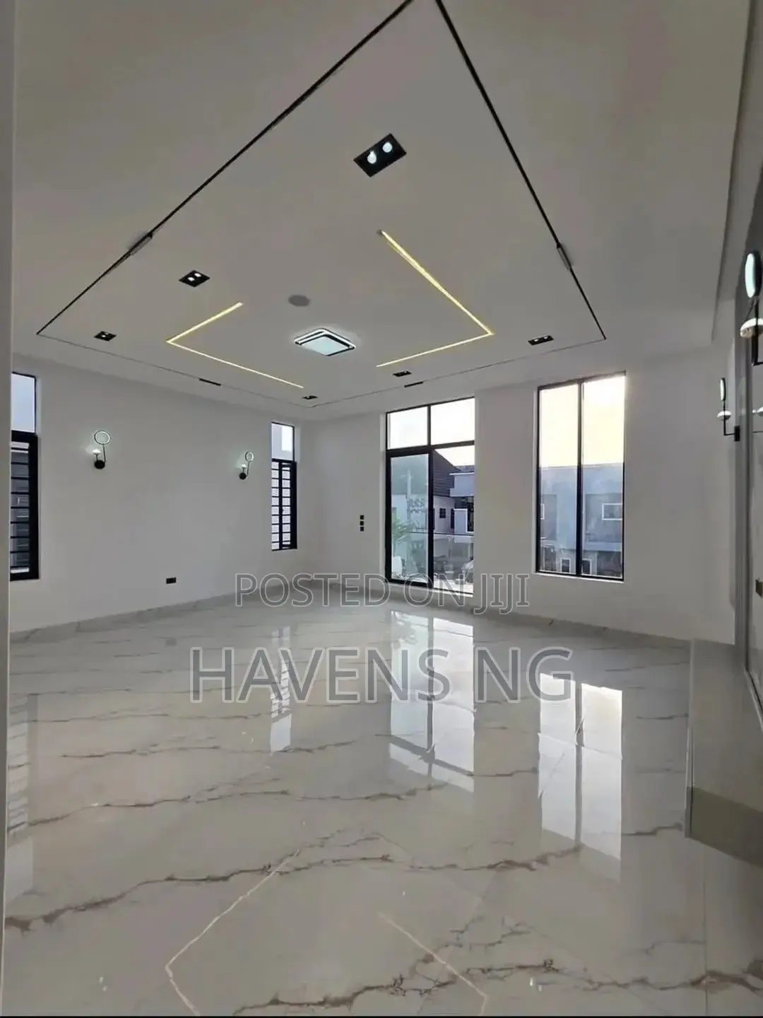 5bdrm Duplex in Ikota for sale in Ikota