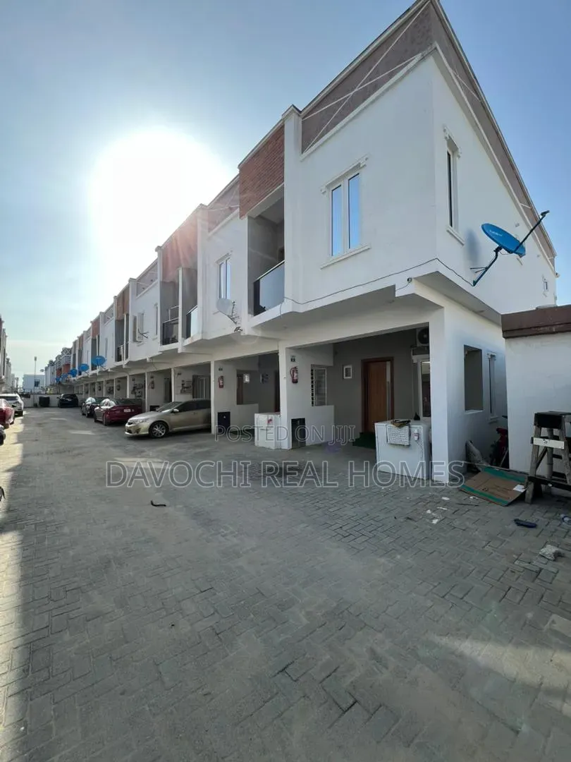 3bdrm Duplex in Ikota for rent in Ikota