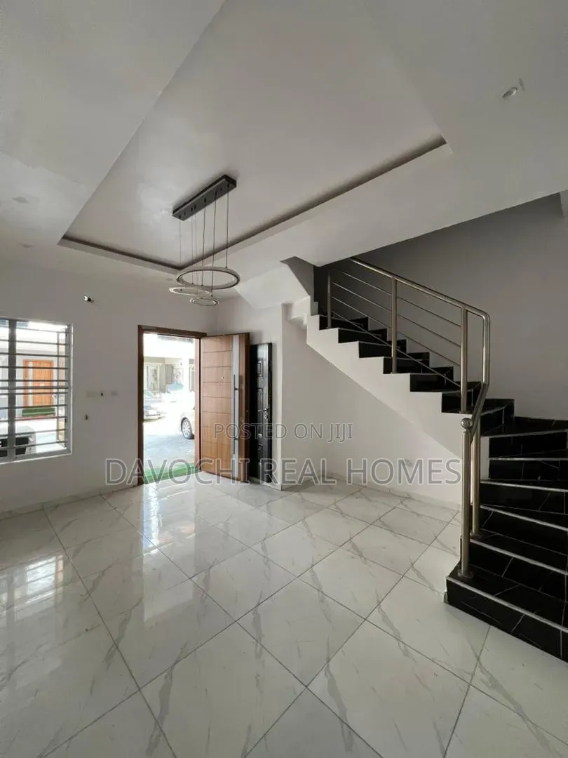 3bdrm Duplex in Ikota for rent in Ikota