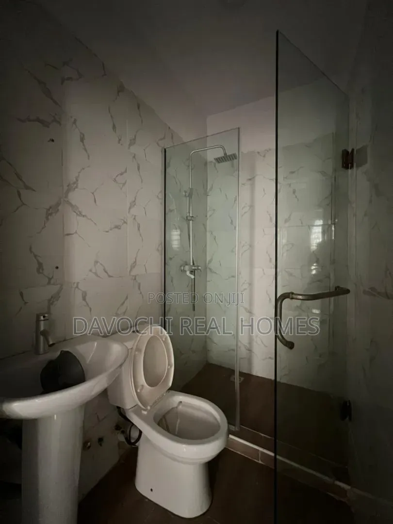 3bdrm Duplex in Ikota for rent in Ikota
