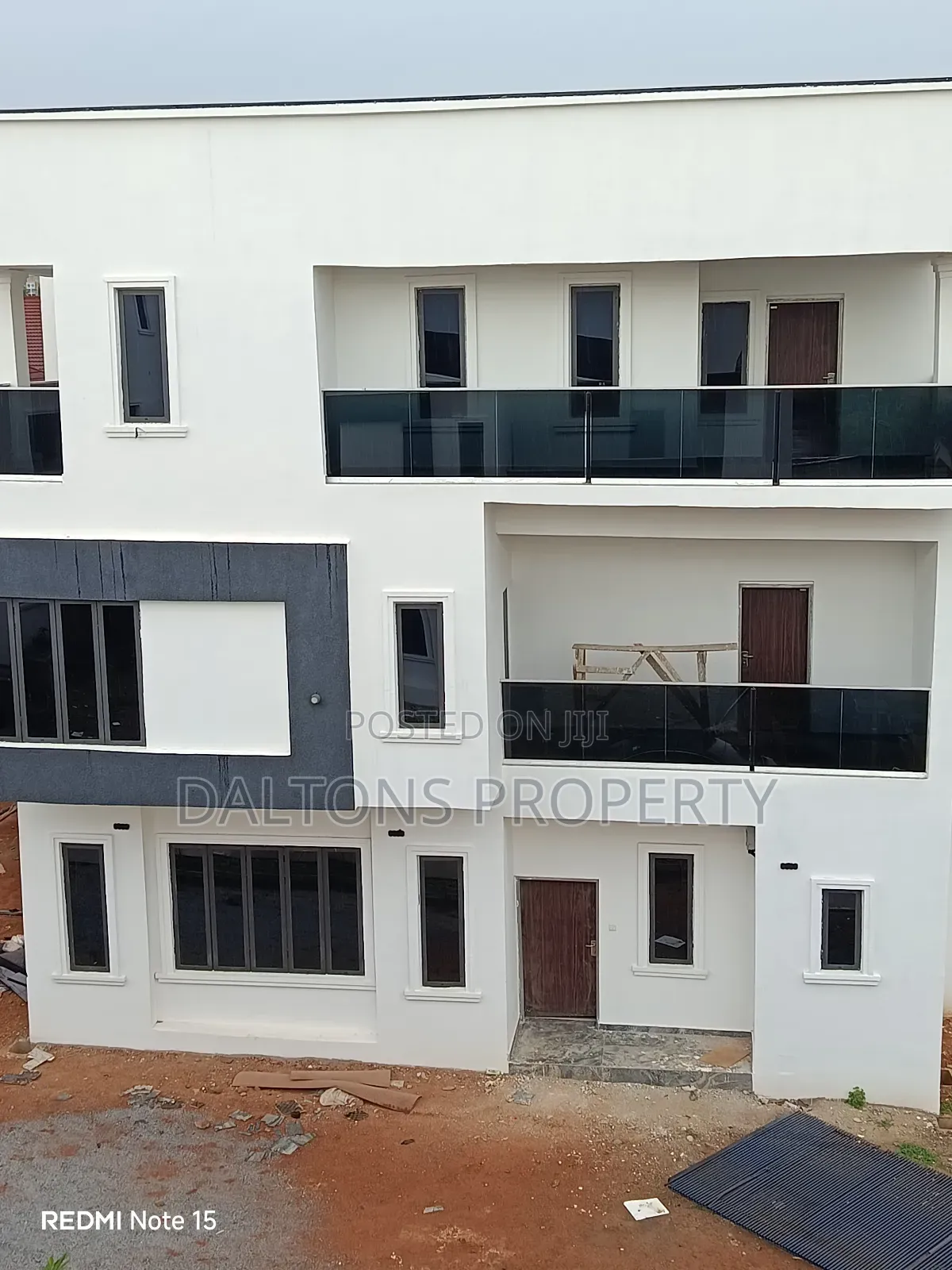 6bdrm Duplex in Naskaze Home, Lugbe District for sale in Lugbe District