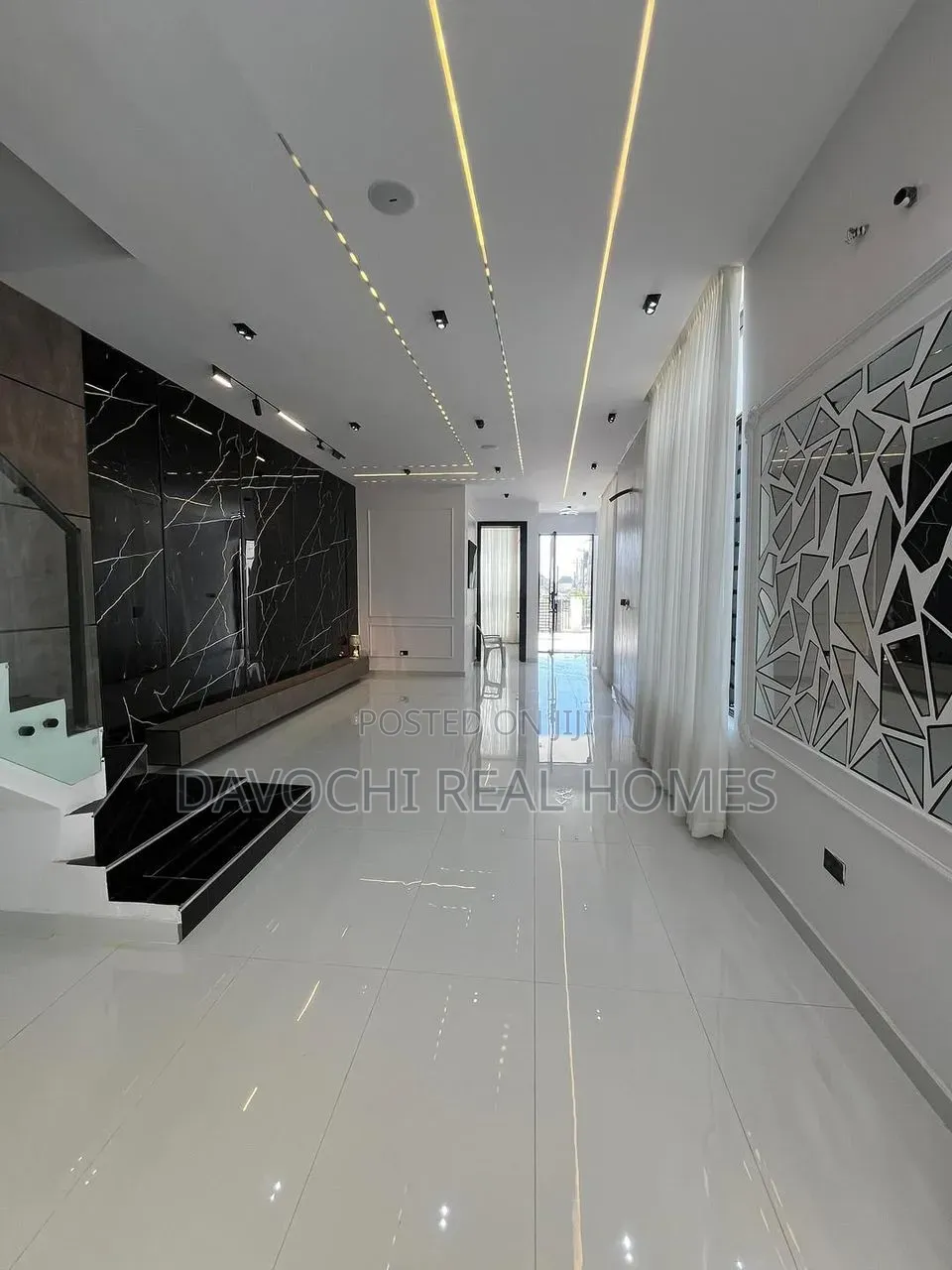 5bdrm Duplex in Ikota for sale in Ikota