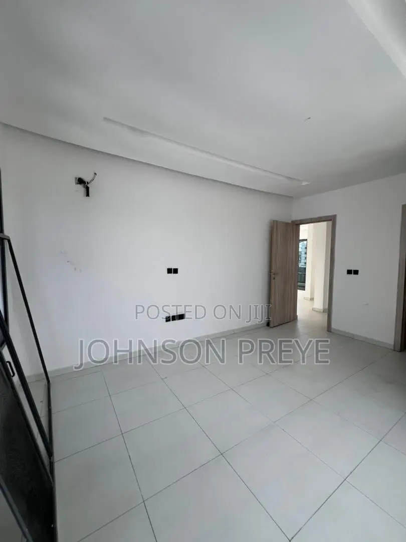 3bdrm Apartment in Gbangbala Street for rent in Ikate