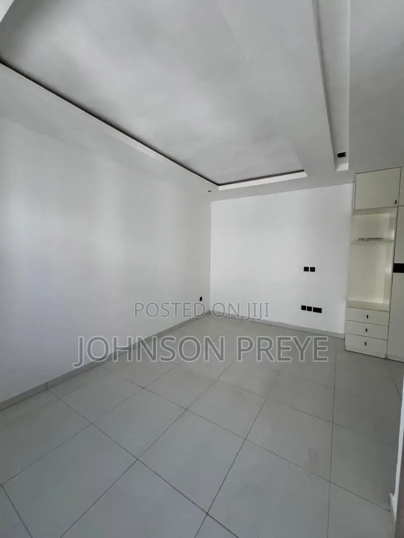 3bdrm Apartment in Gbangbala Street for rent in Ikate
