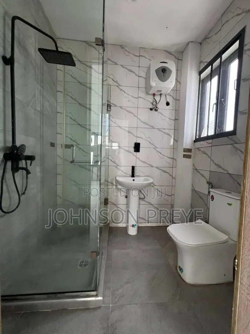 3bdrm Apartment in Gbangbala Street for rent in Ikate