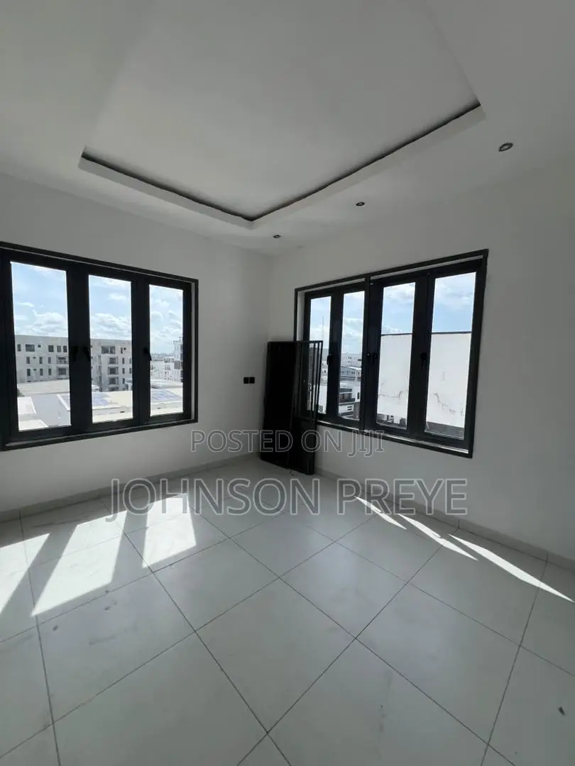 3bdrm Apartment in Gbangbala Street for rent in Ikate