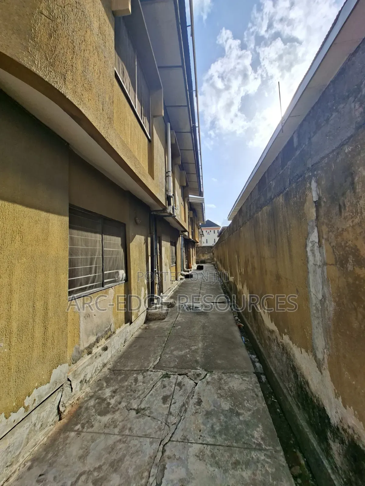 3bdrm Block of Flats in Ago Palace for sale in Ago Palace