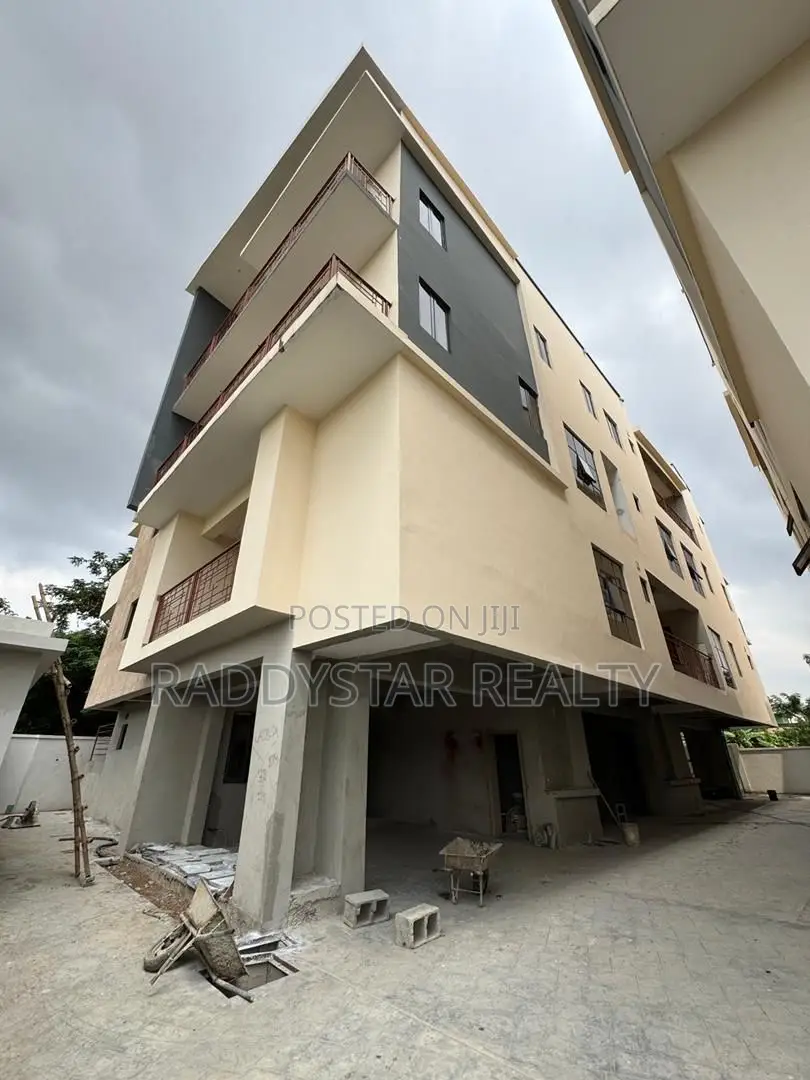 4bdrm Penthouse in Obanikoro for sale in Obanikoro