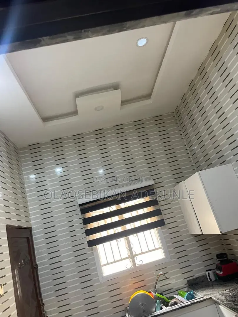 2bdrm Bungalow in Akala Express, Akobo for sale in Akobo