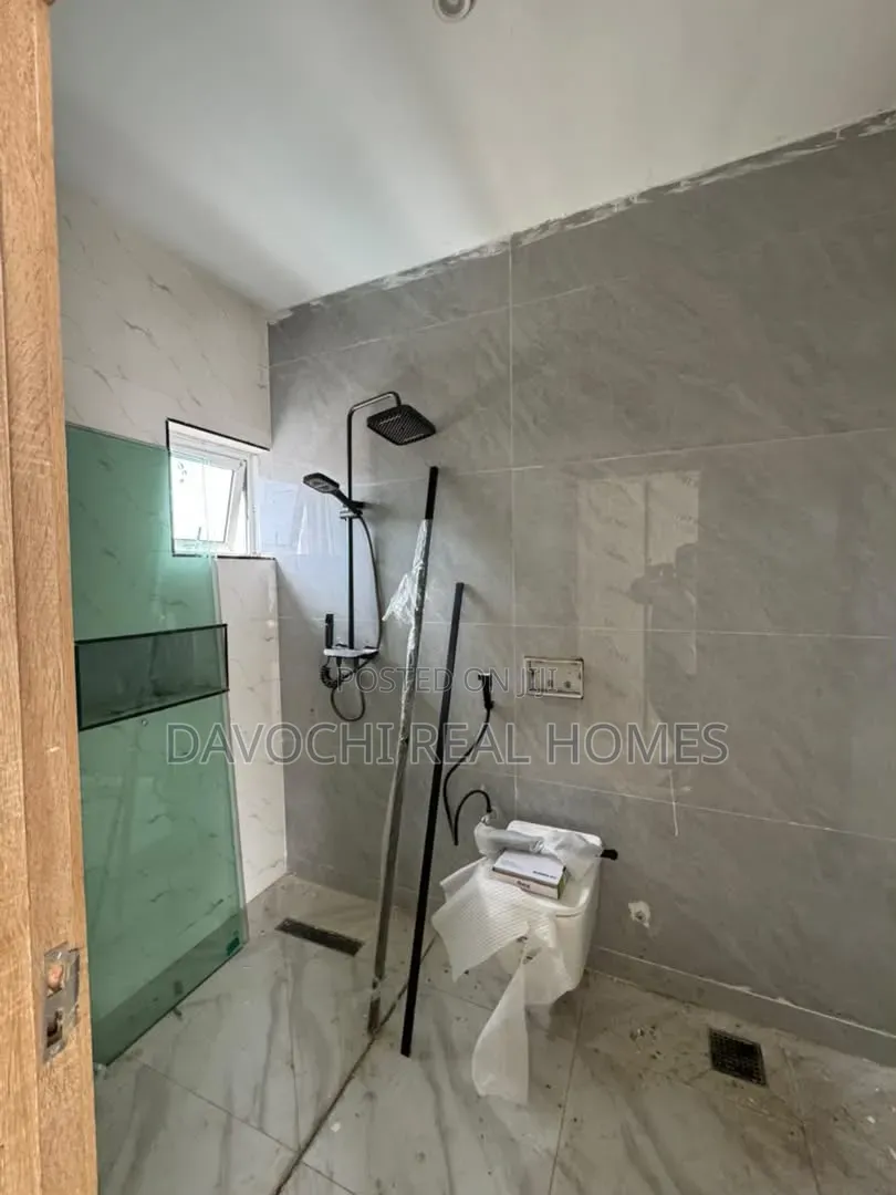 3bdrm Apartment in Ikate for sale in Ikate