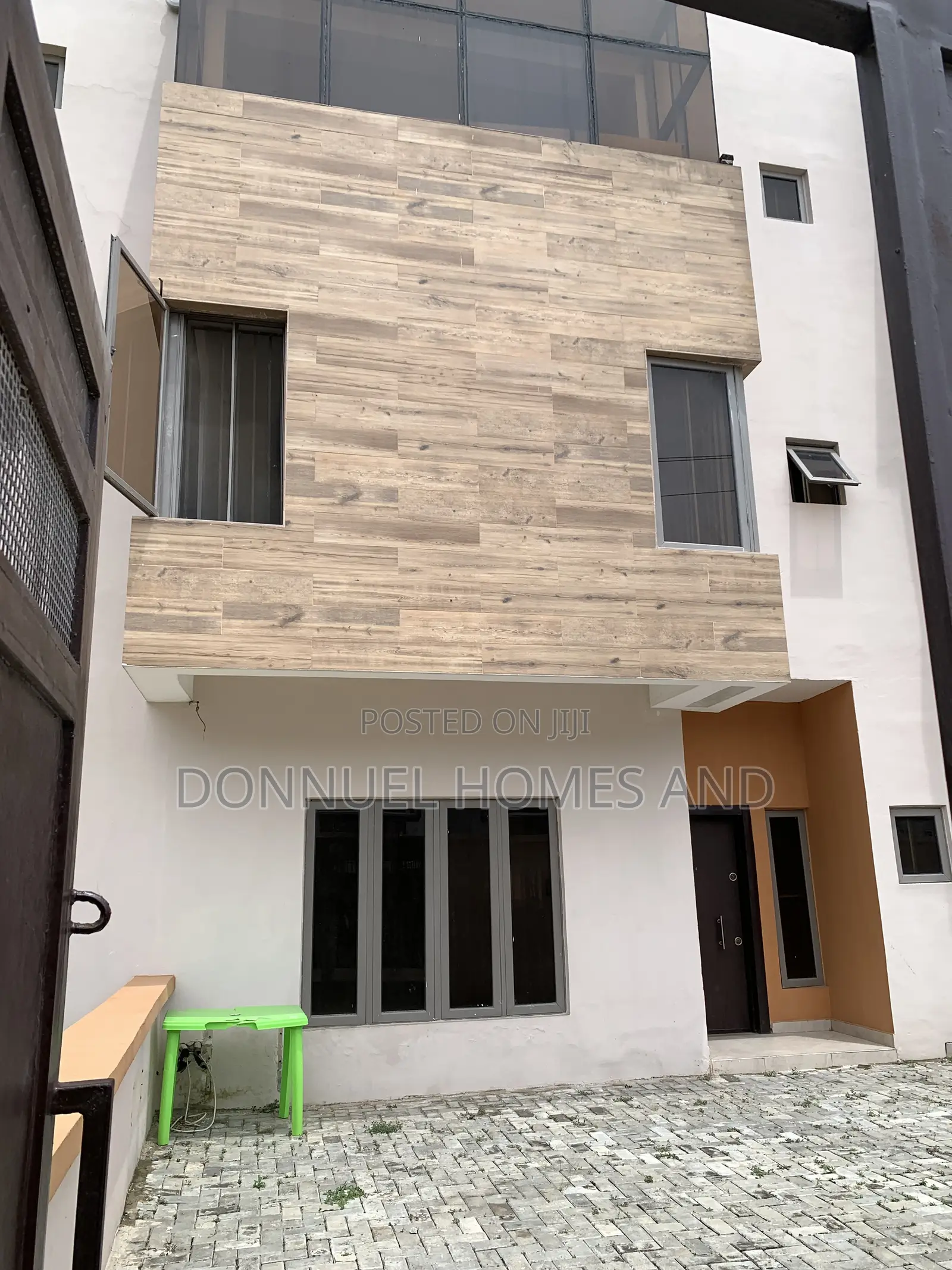 4bdrm Townhouse / Terrace in Ikota for rent in Ikota