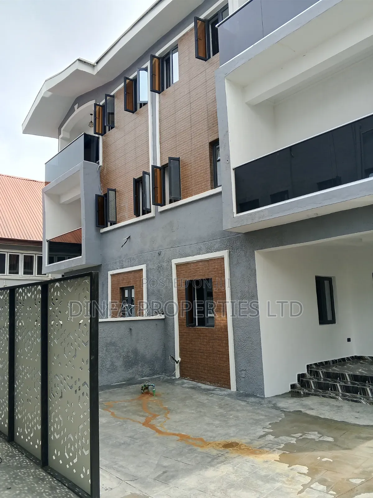 4bdrm Duplex in Chevron Drive for rent in Chevron