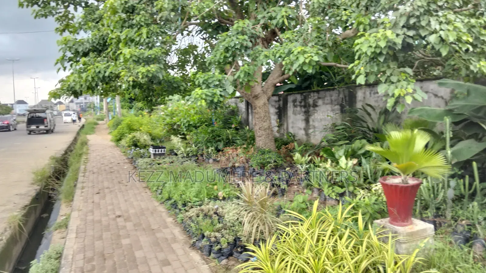 For Sale : Cofo Cornerpiece 4 Plots at Bank Road, Umuahia Abia State in Umuahia