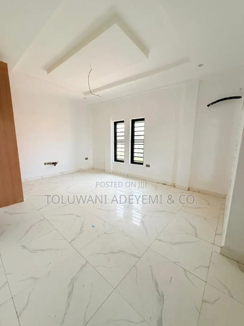 5bdrm House in Magodo, GRA Phase 2 Shangisha for sale in GRA Phase 2 Shangisha