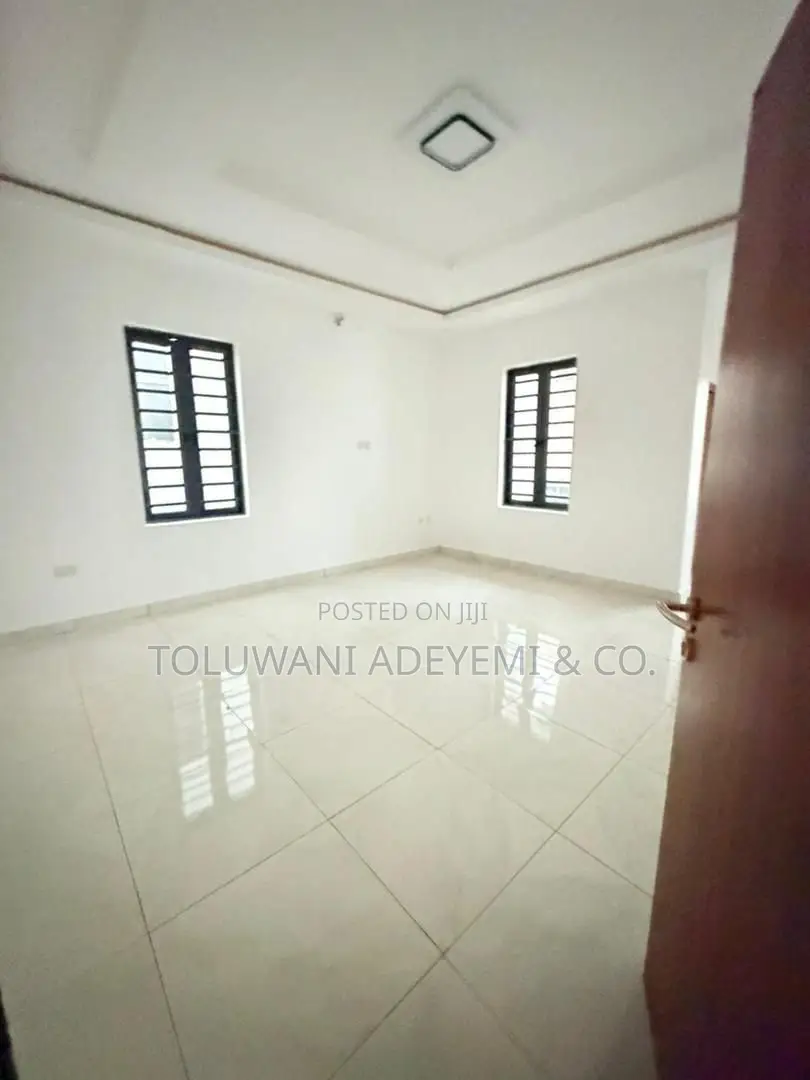 5bdrm House in Magodo, GRA Phase 2 Shangisha for sale in GRA Phase 2 Shangisha