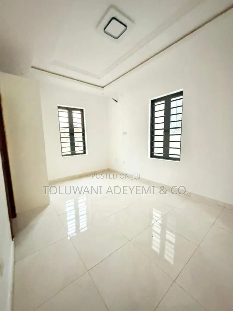5bdrm House in Magodo, GRA Phase 2 Shangisha for sale in GRA Phase 2 Shangisha