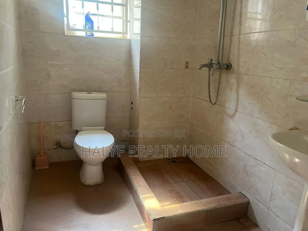 1bdrm Room & Parlour in After Berger Clinic for rent in Life Camp