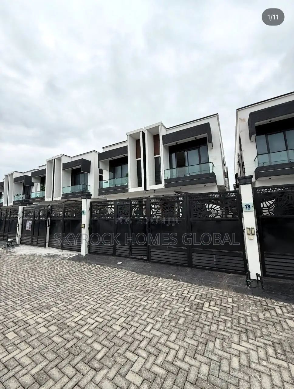 4bdrm Duplex in Chevron for sale in Chevron