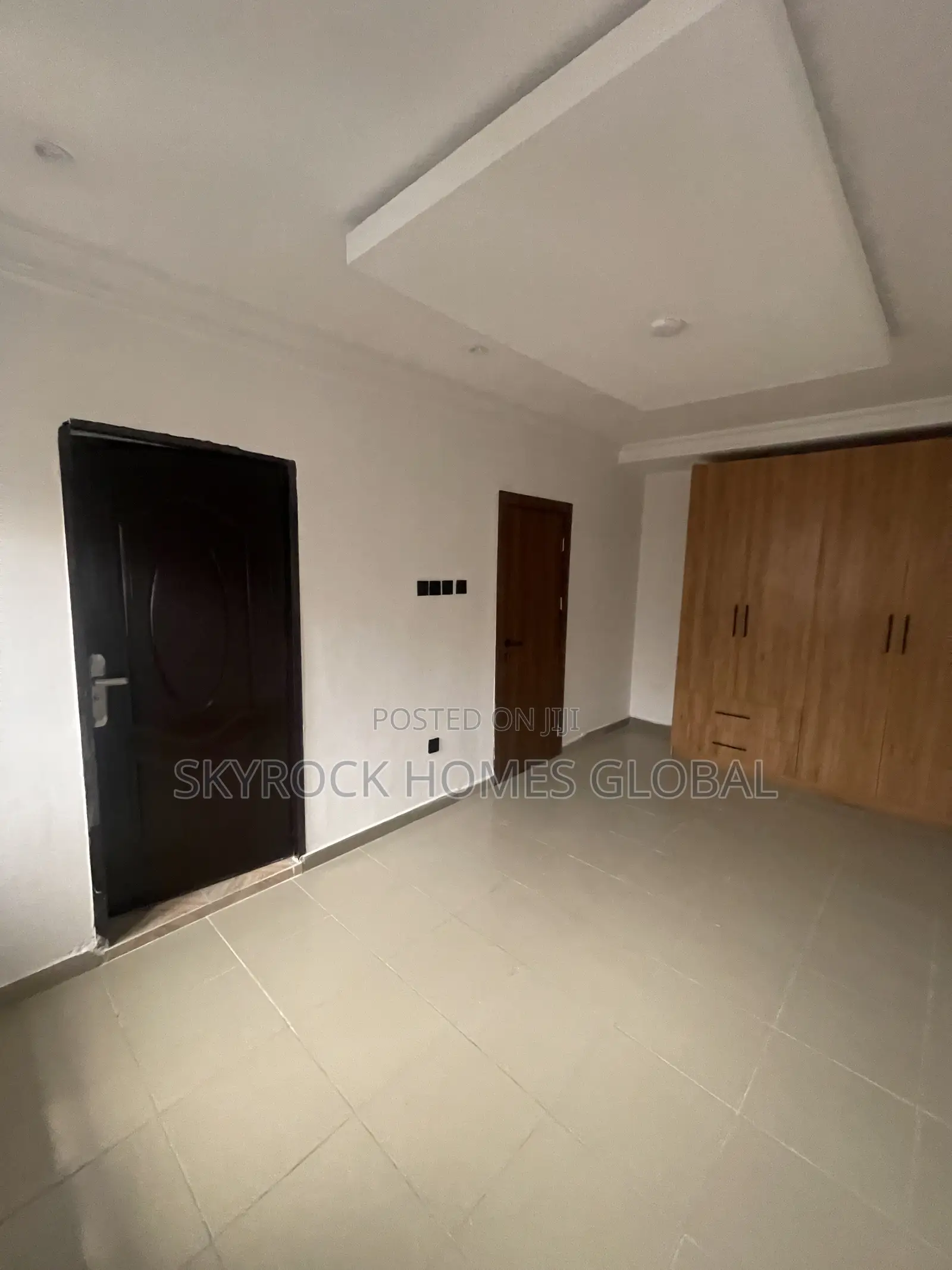 4bdrm Duplex in Chevron for rent in Chevron