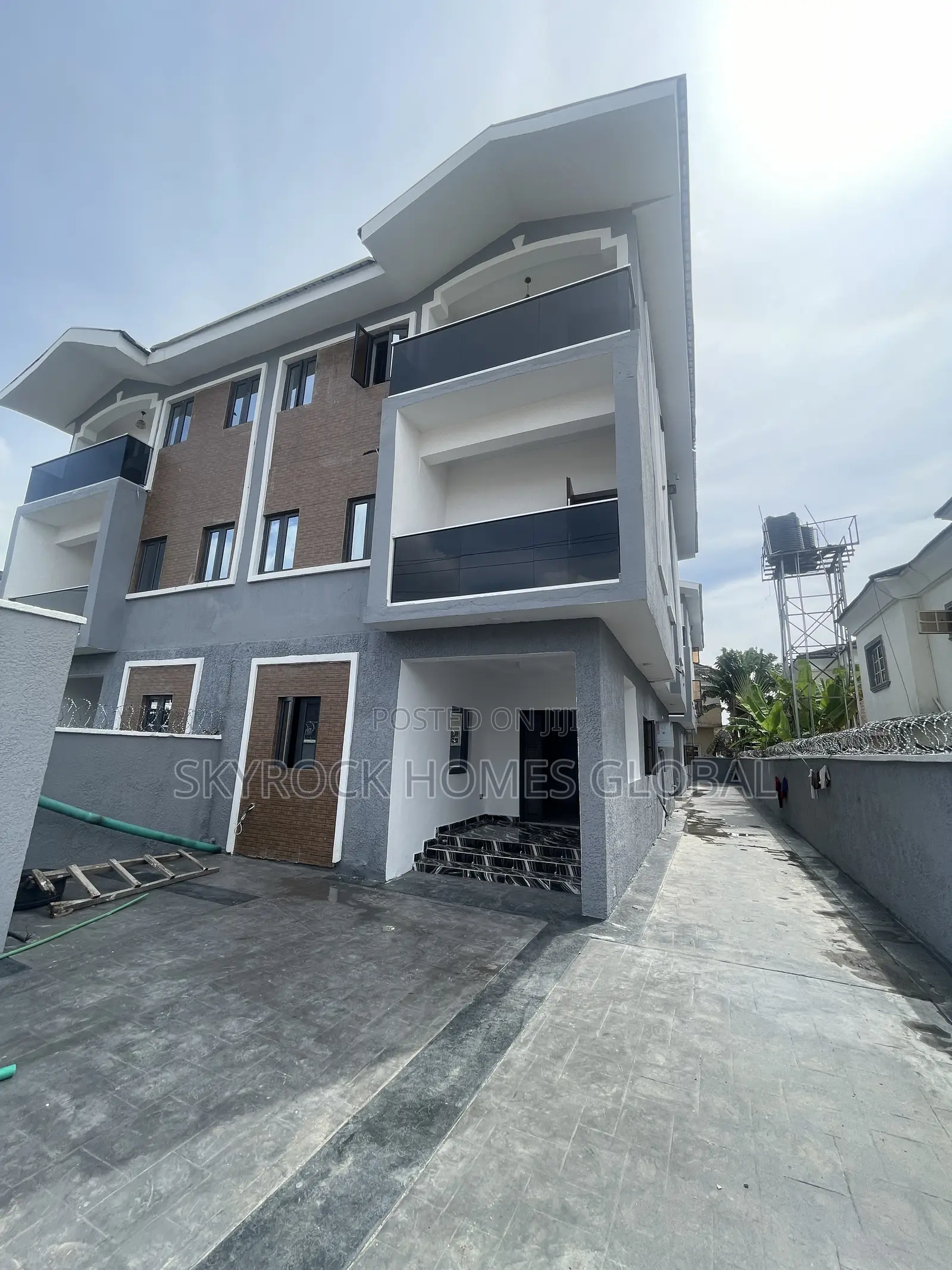 4bdrm Duplex in Chevron for rent in Chevron