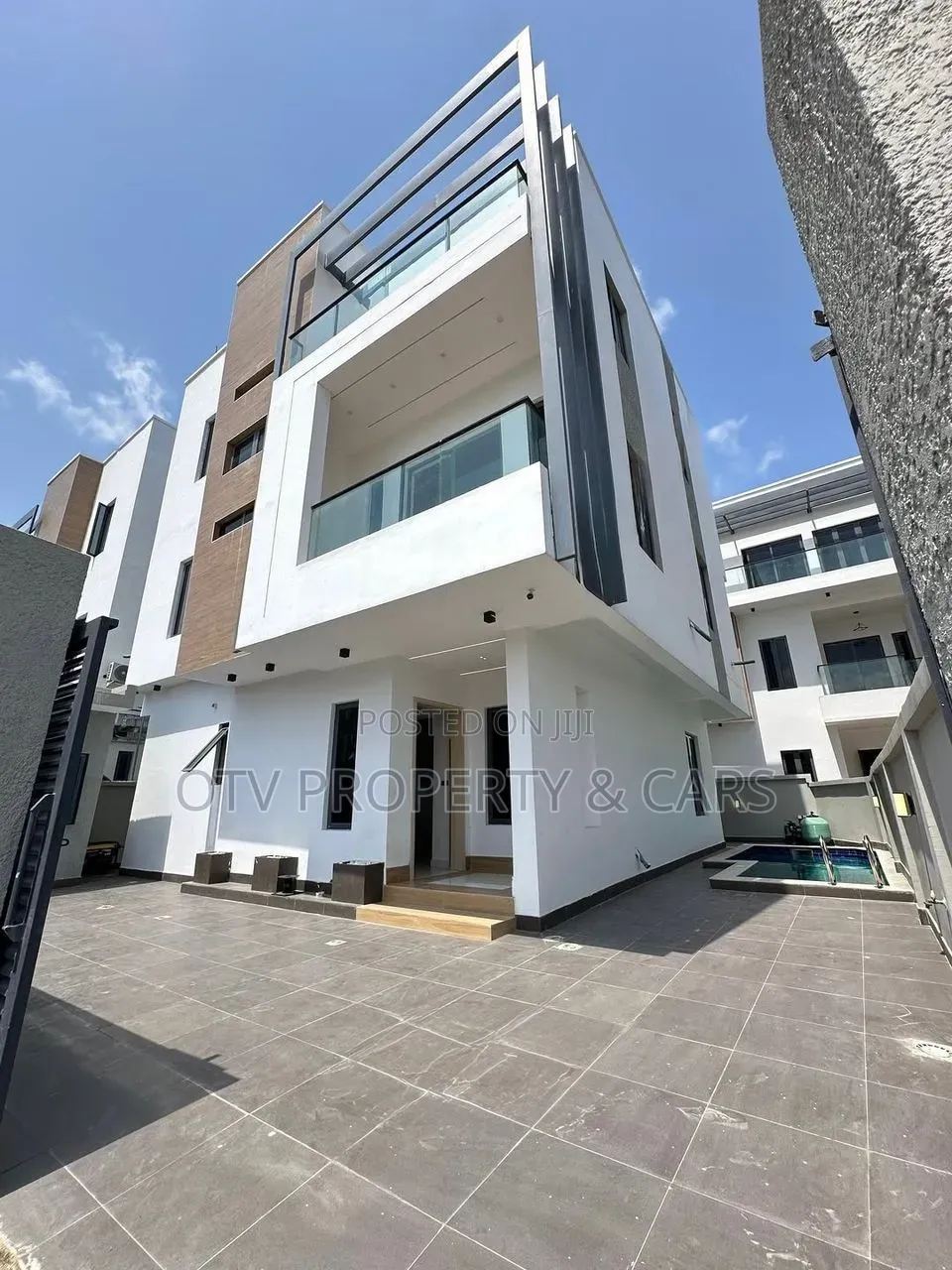 5bdrm Duplex in Lekki Phase 1 for sale in Lekki Phase 1