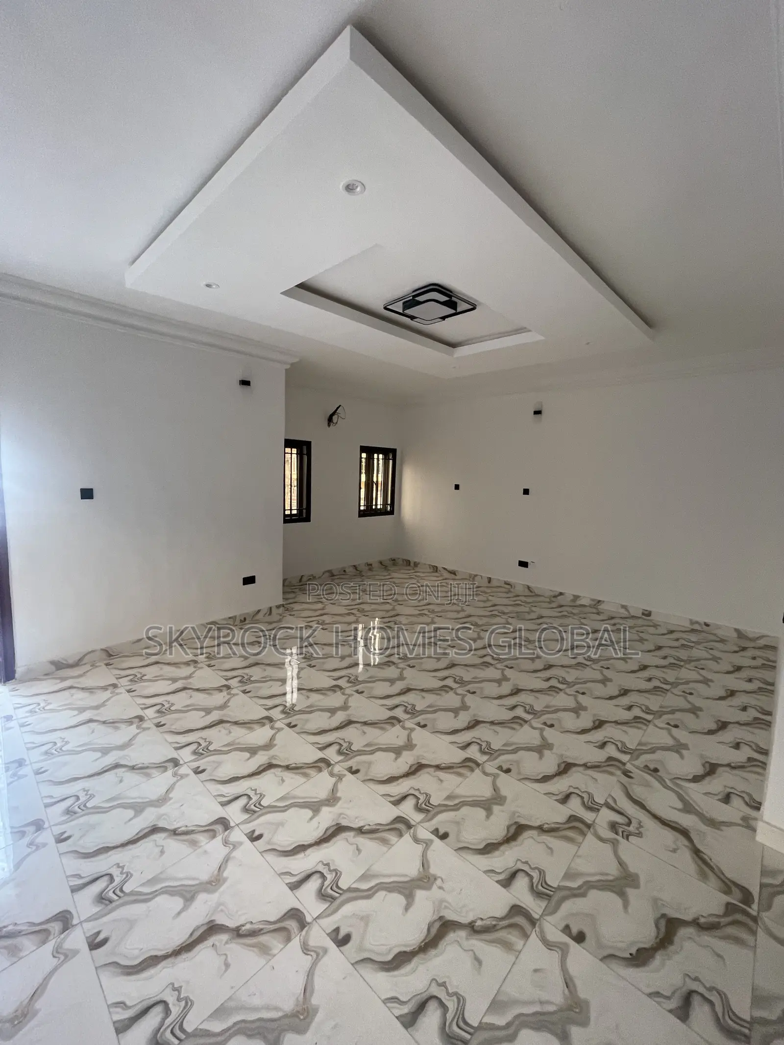 4bdrm Duplex in Chevron for rent in Chevron