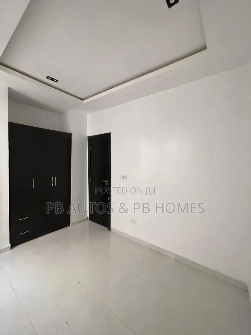 4bdrm Duplex in Ikota for sale in Ikota