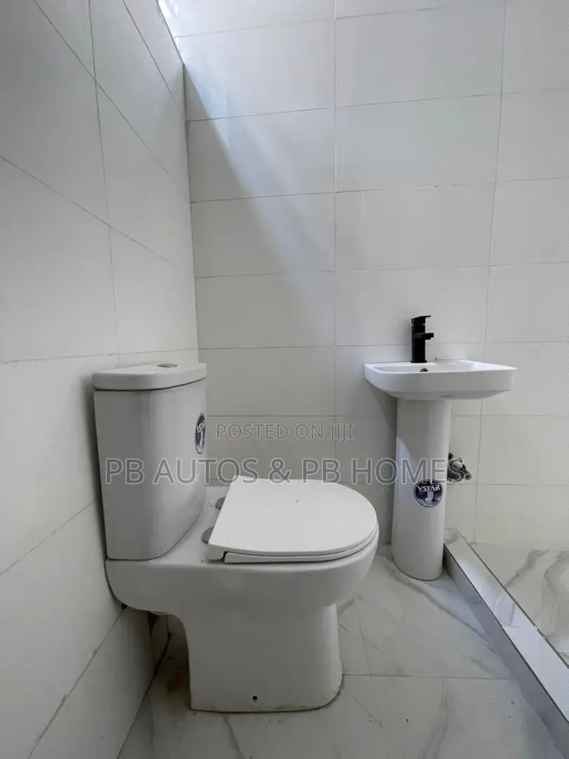 4bdrm Duplex in Ikota for sale in Ikota