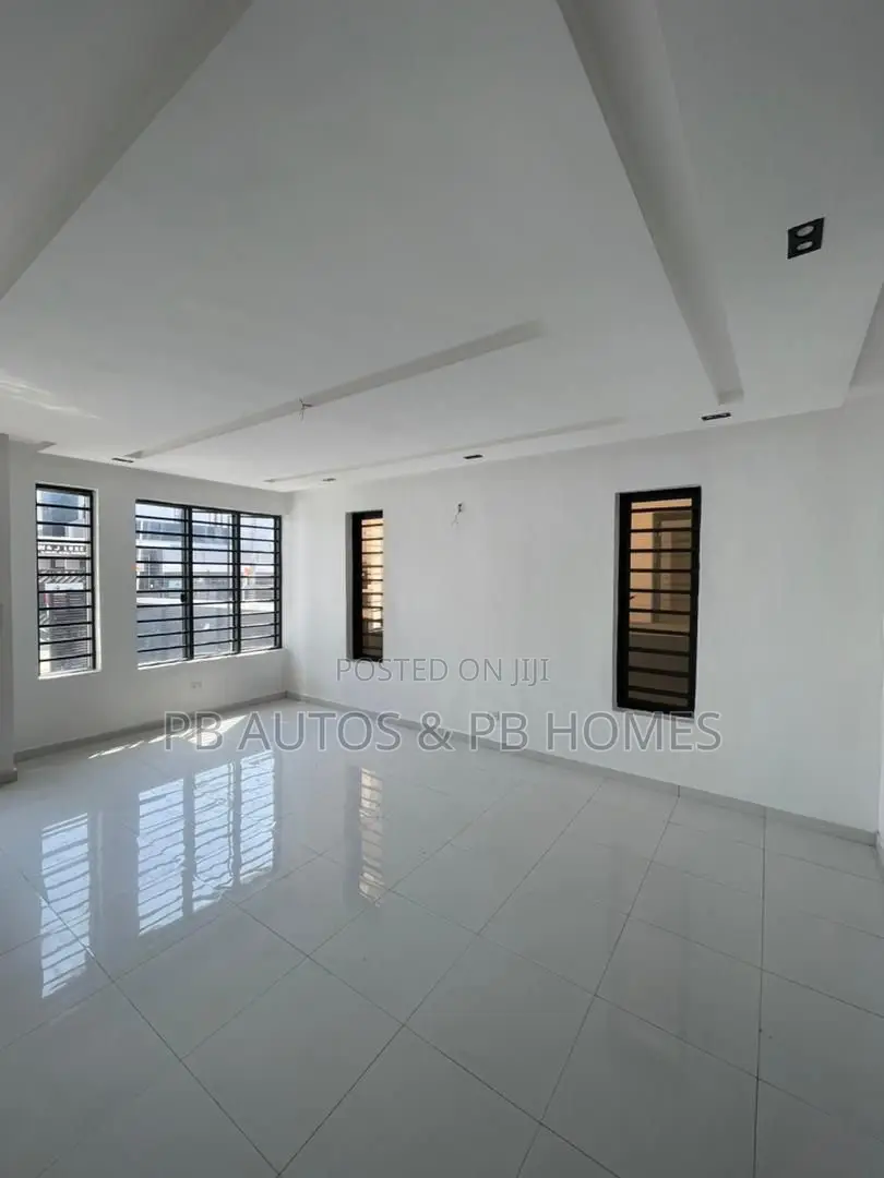 4bdrm Duplex in Ikota for sale in Ikota