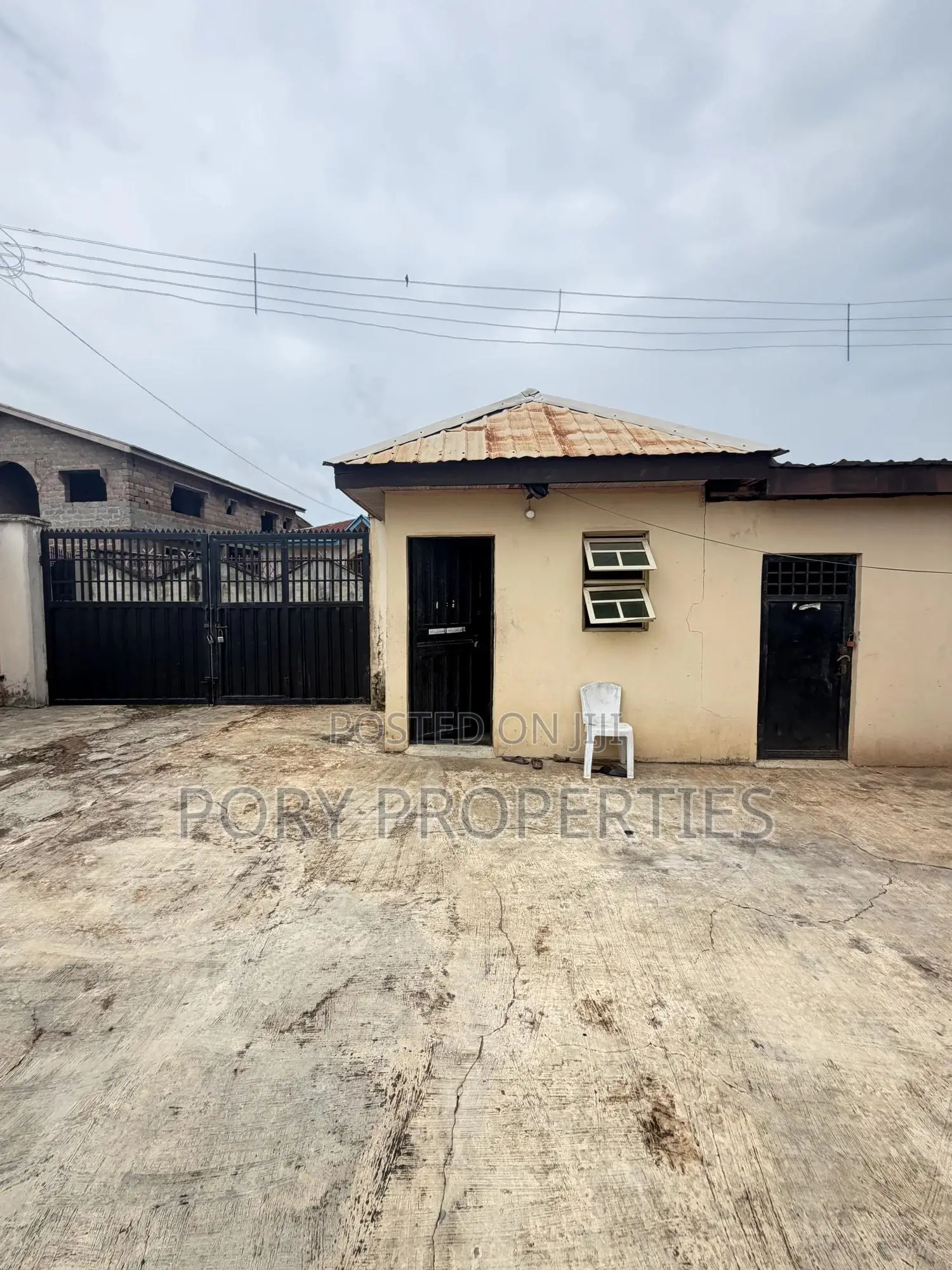 Pure Water Factory on a Plot of Land for Sale in Ologuneru