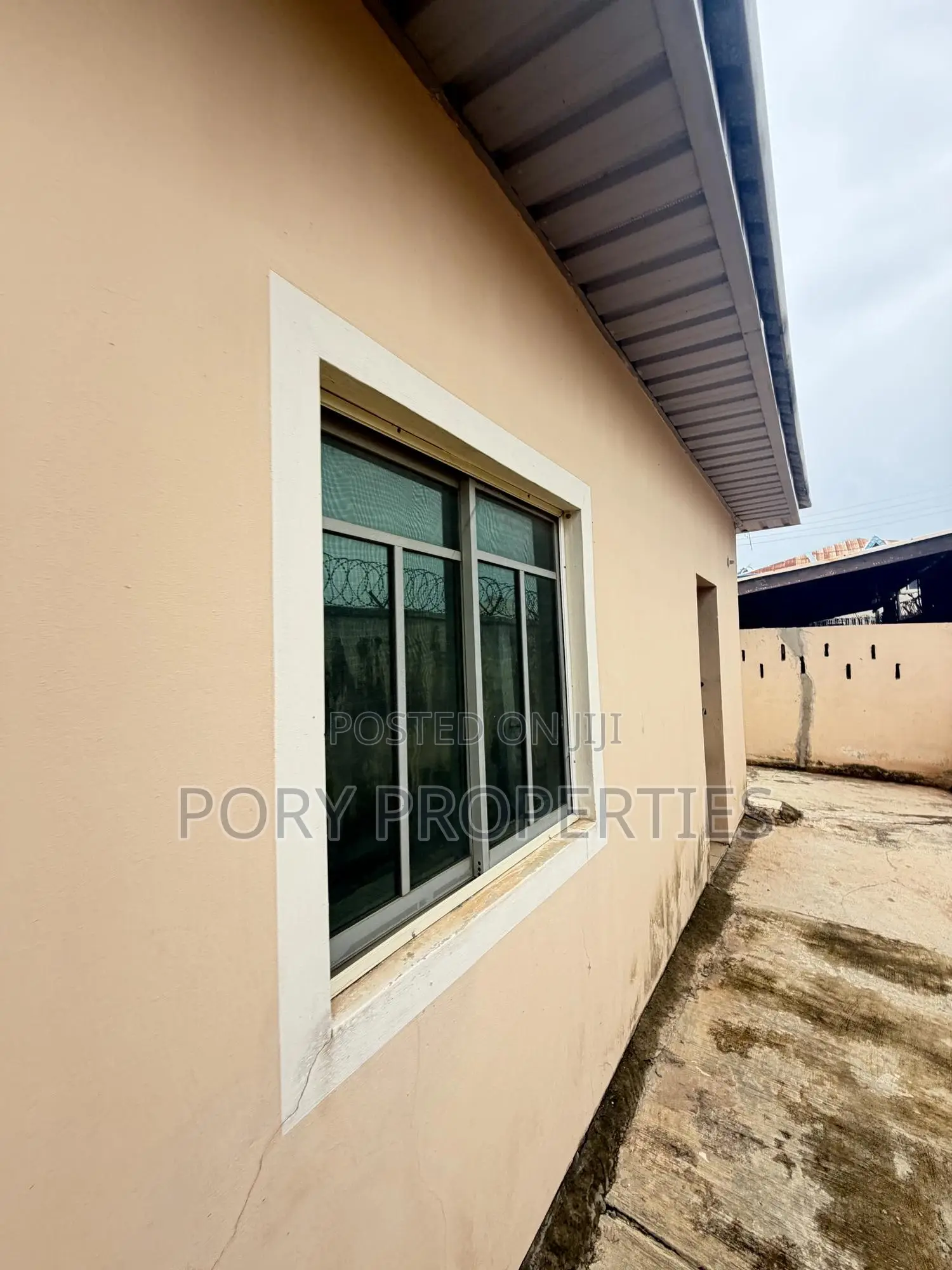 Pure Water Factory on a Plot of Land for Sale in Ologuneru