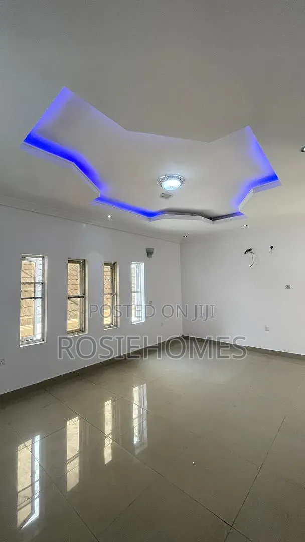 4bdrm Duplex in View Estate, Chevron for rent in Chevron
