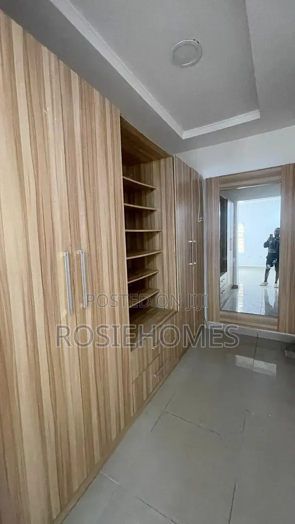 4bdrm Duplex in View Estate, Chevron for rent in Chevron