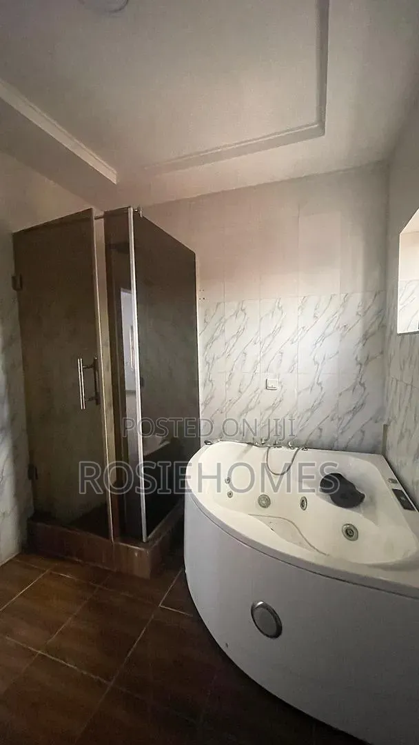 4bdrm Duplex in View Estate, Chevron for rent in Chevron