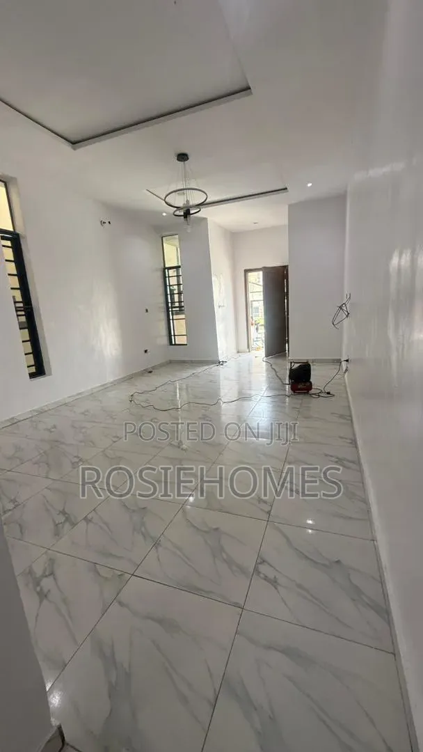 4bdrm Duplex in View Estate, Ikota for rent in Ikota