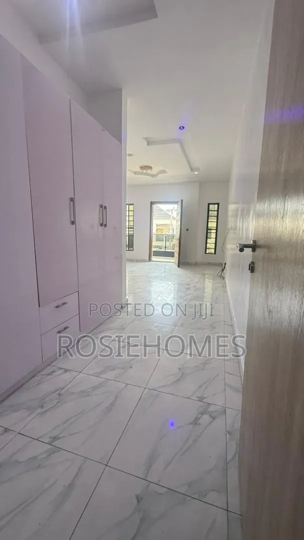 4bdrm Duplex in View Estate, Ikota for rent in Ikota