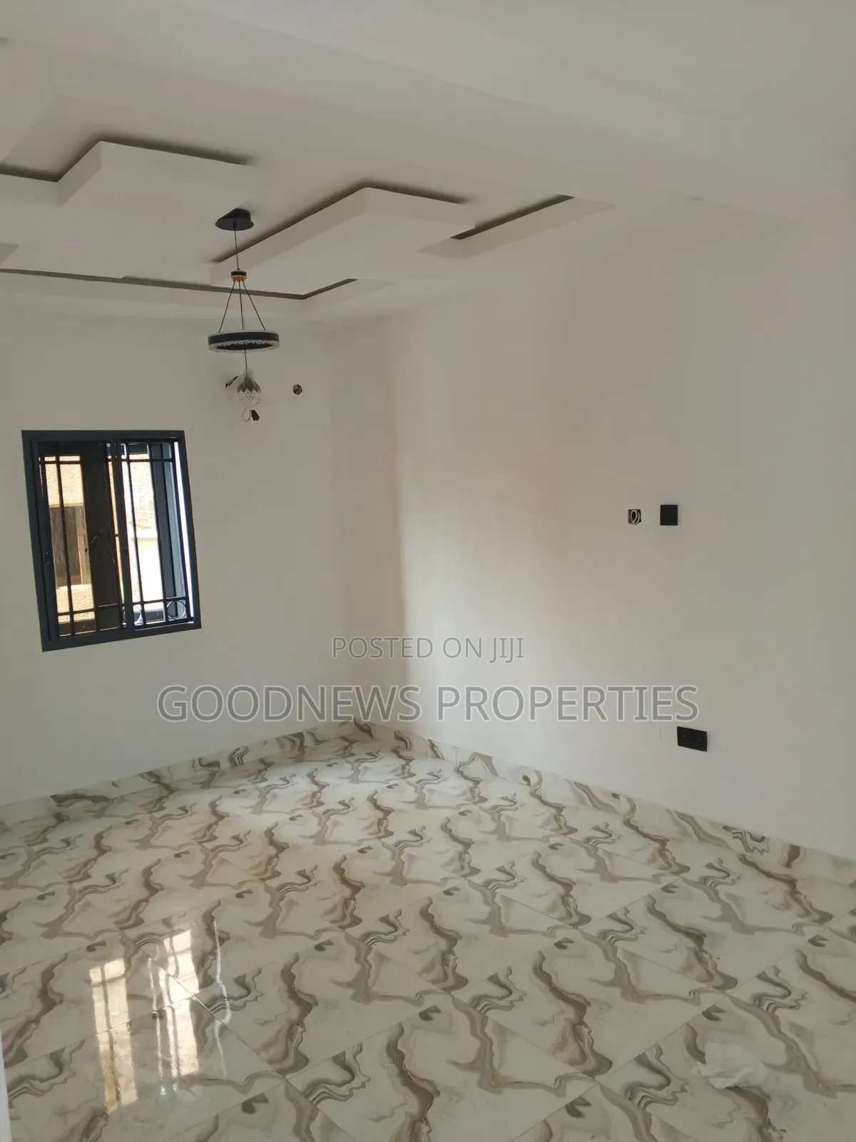 4bdrm Duplex in @ Chevron for rent in Chevron