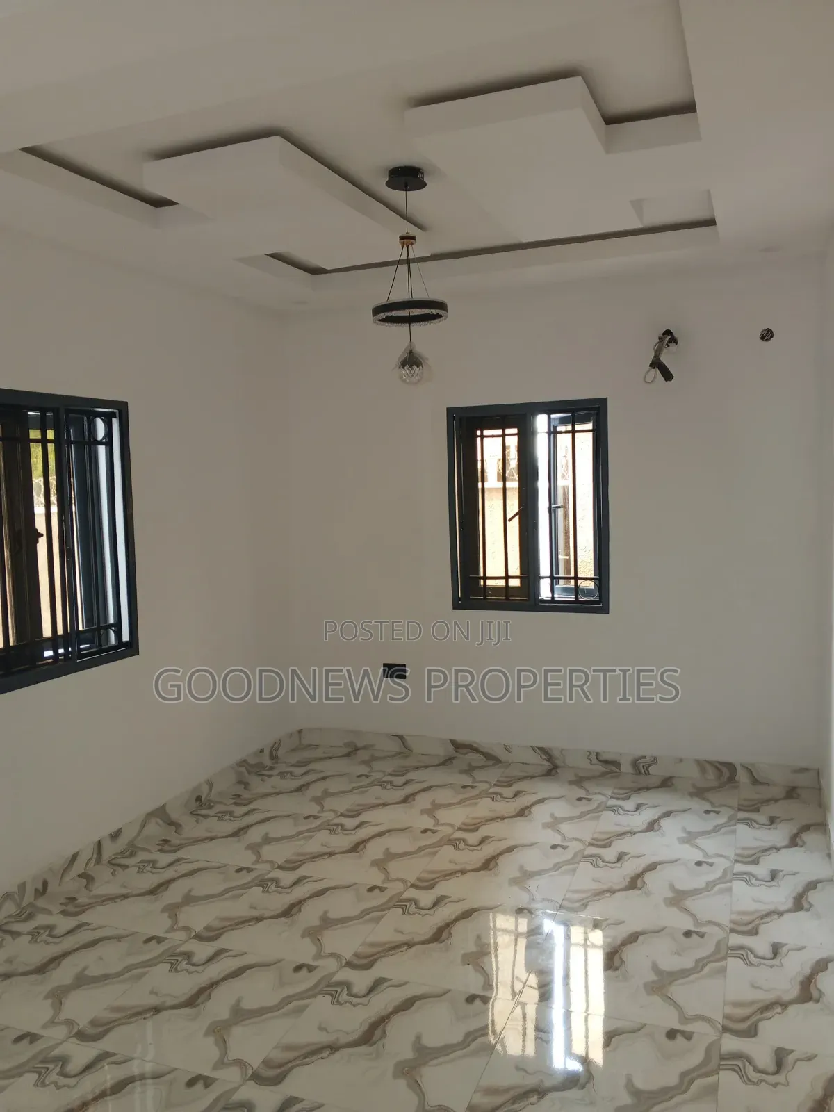 4bdrm Duplex in @ Chevron for rent in Chevron
