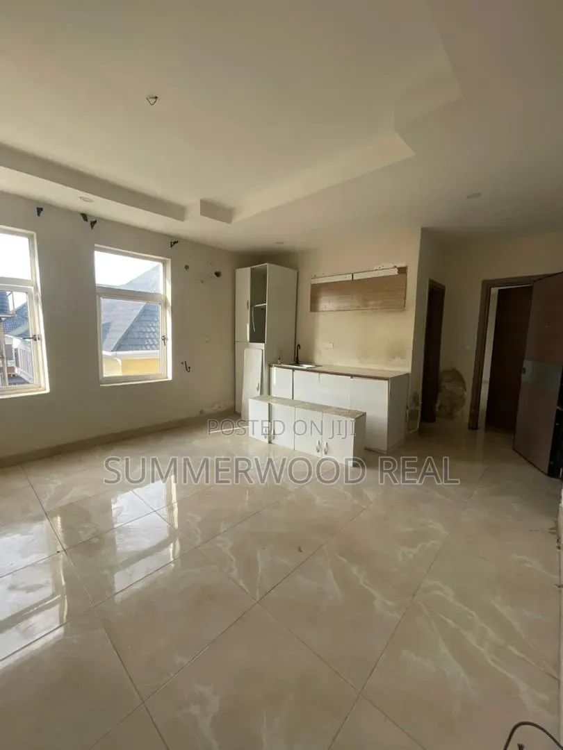Mini Flat in Chevron for rent in Chevron