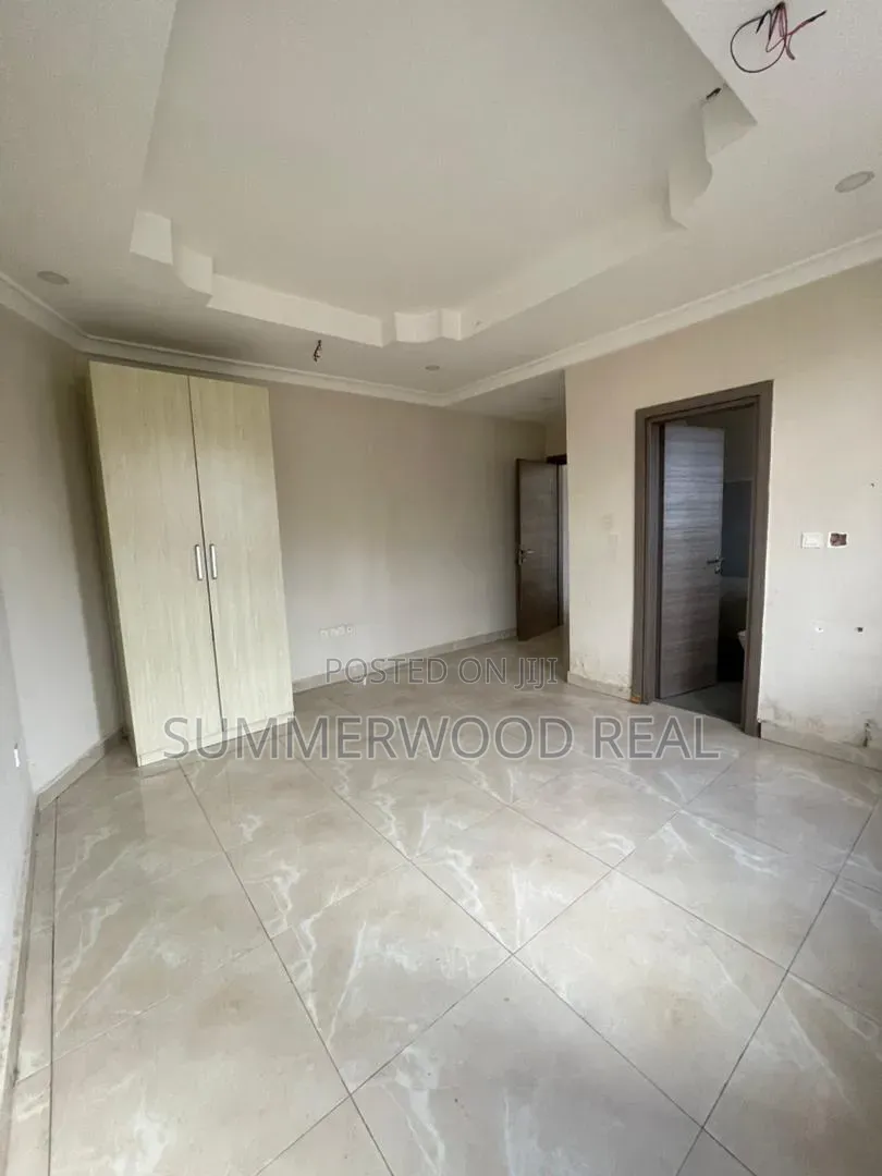 Mini Flat in Chevron for rent in Chevron