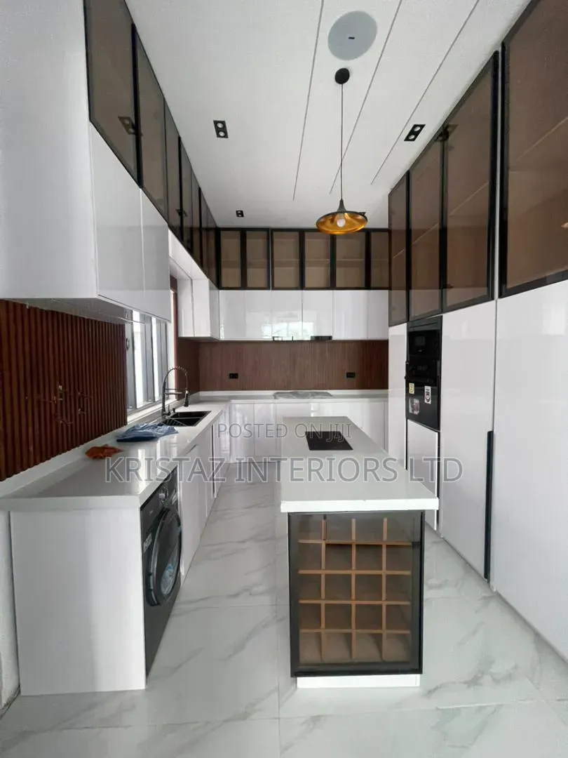 4bdrm Duplex in Chevron for sale in Chevron