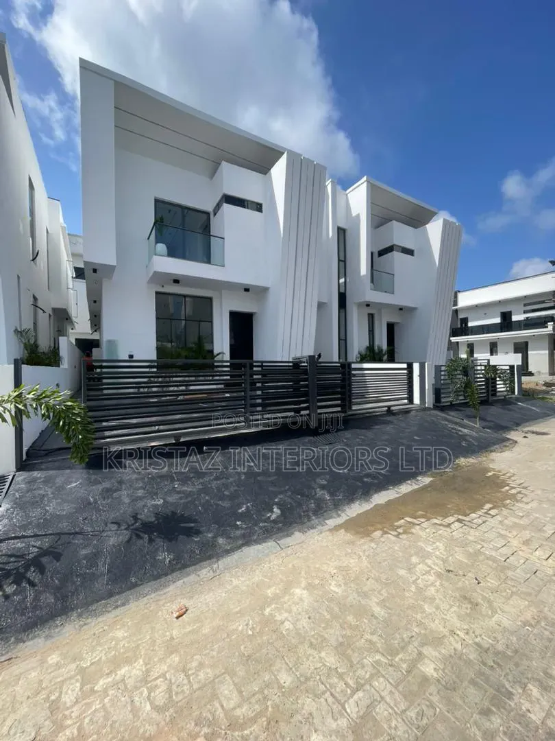 4bdrm Duplex in Chevron for sale in Chevron