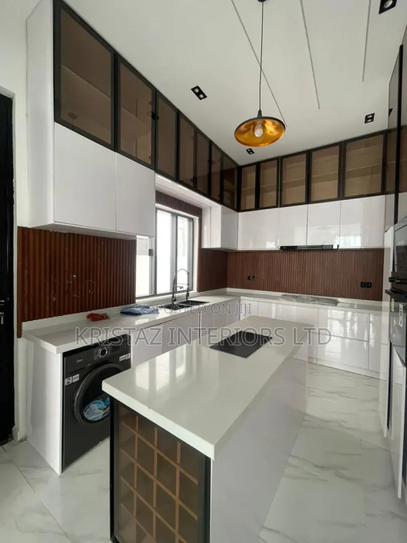 4bdrm Duplex in Chevron for sale in Chevron