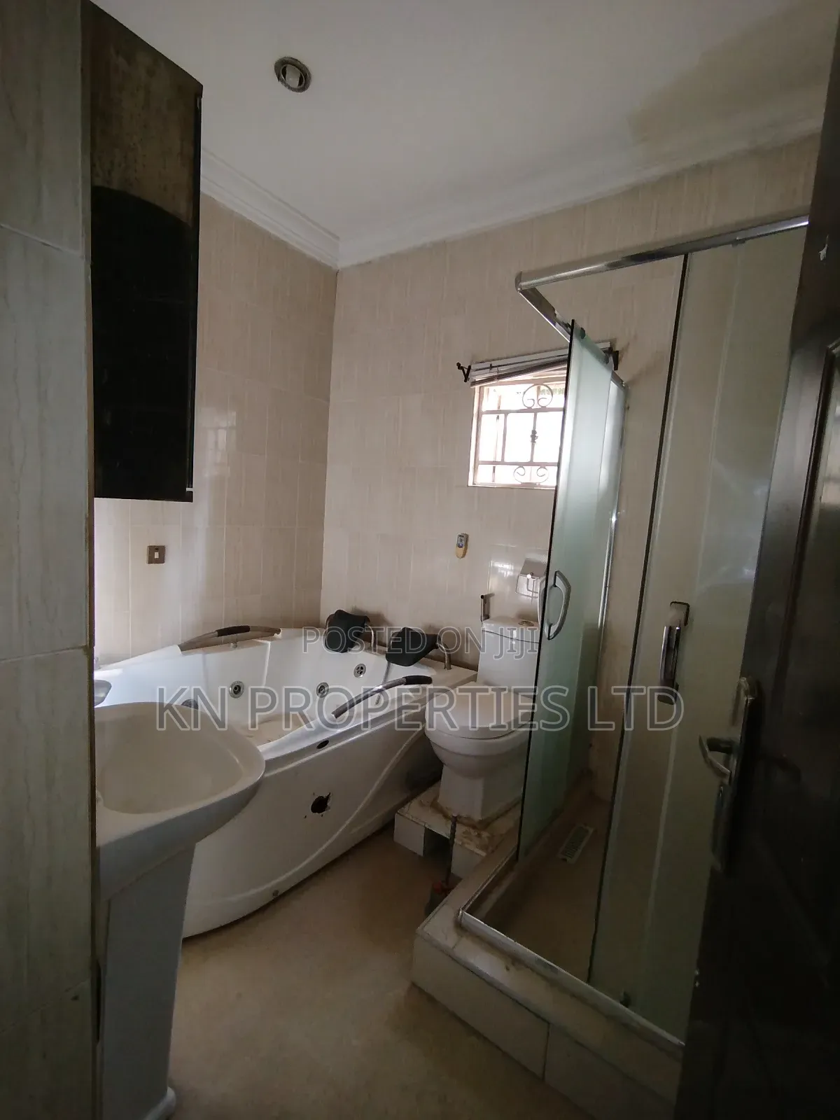 2bdrm Block of Flats in Apo for rent in Apo District
