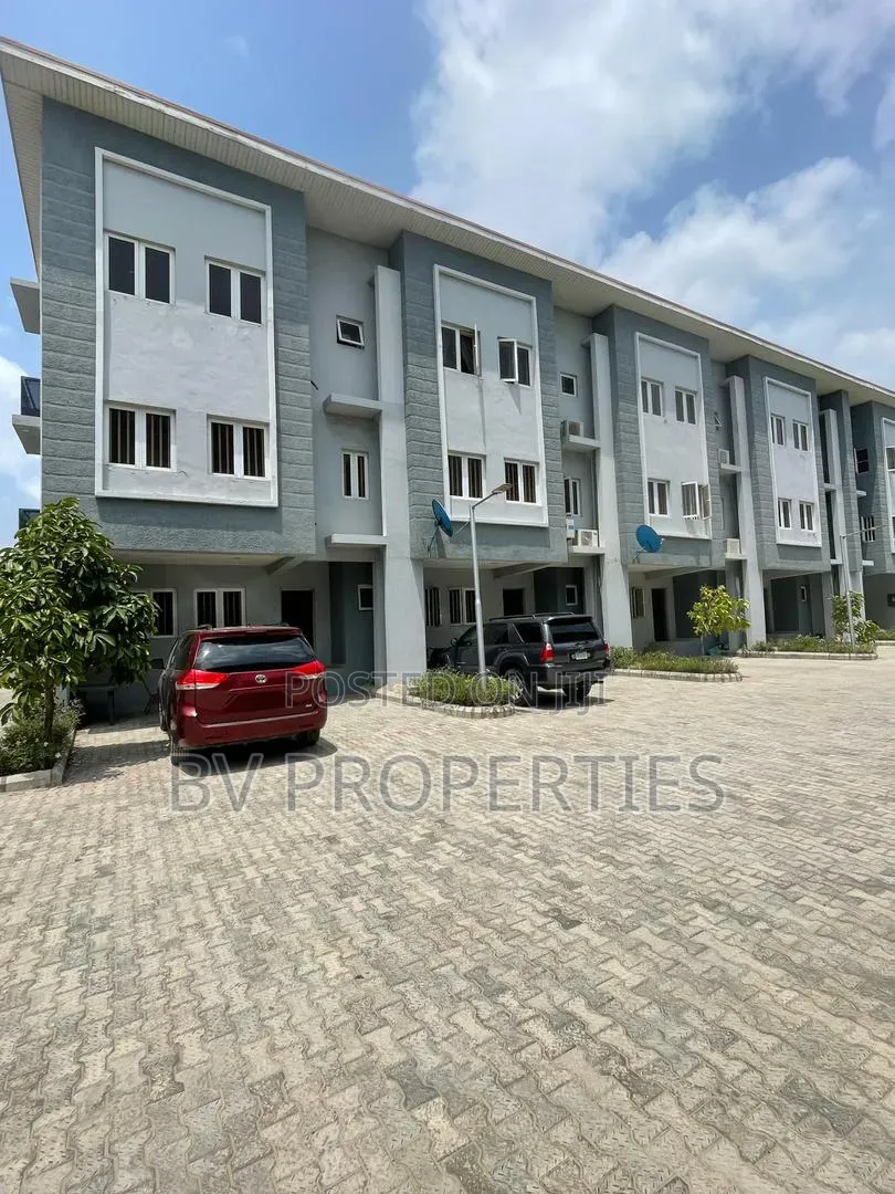 3bdrm Maisonette in Off Alpha Beach, Lekki Phase 2 for rent in Lekki Phase 2