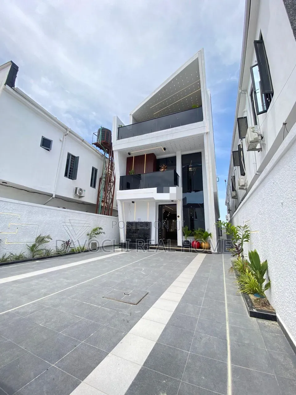 5bdrm Duplex in Ikota for sale in Ikota
