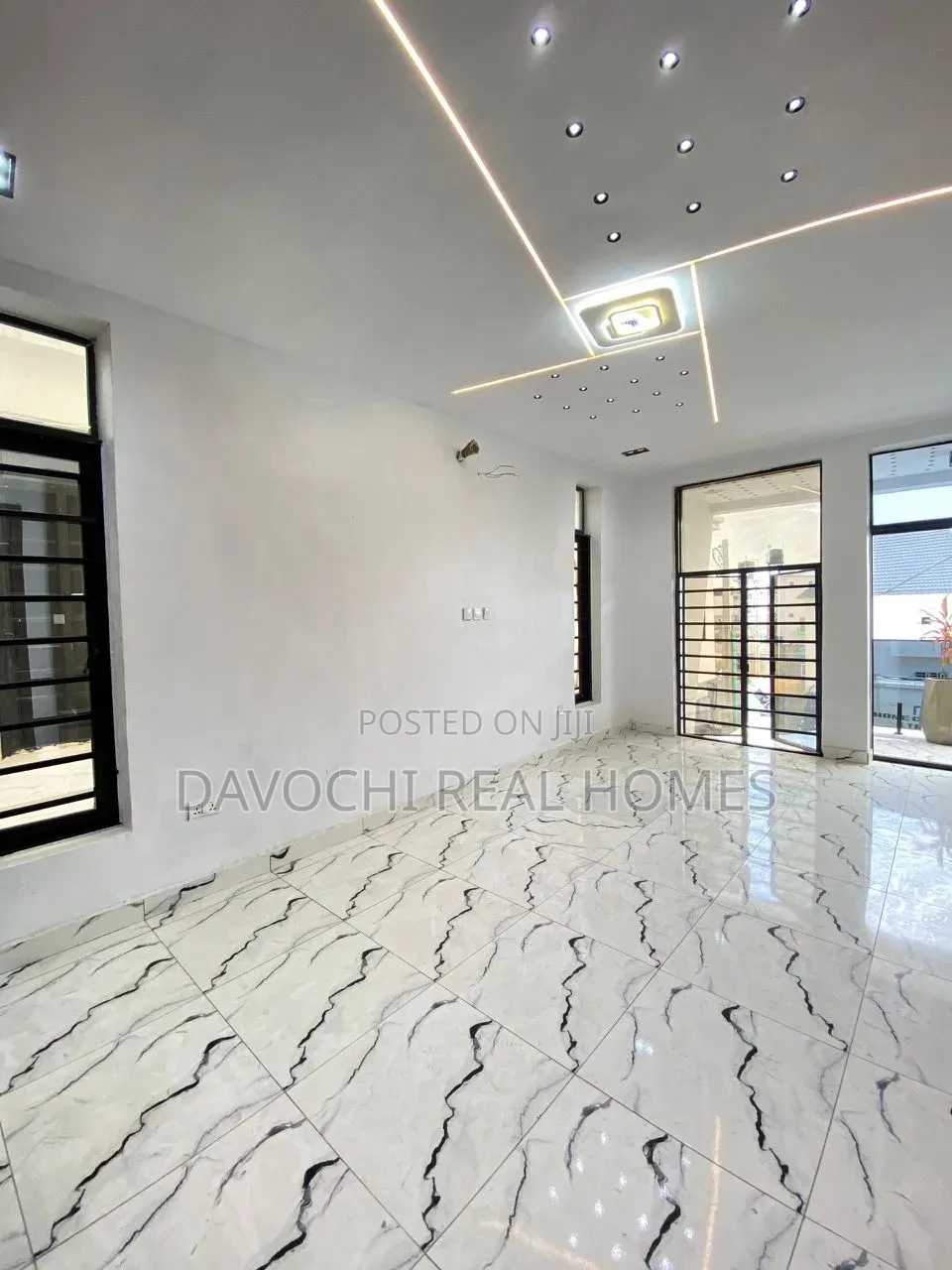 5bdrm Duplex in Ikota for sale in Ikota