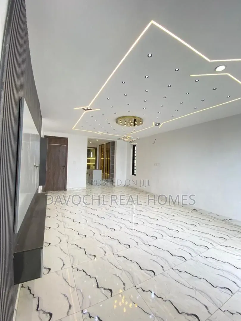 5bdrm Duplex in Ikota for sale in Ikota