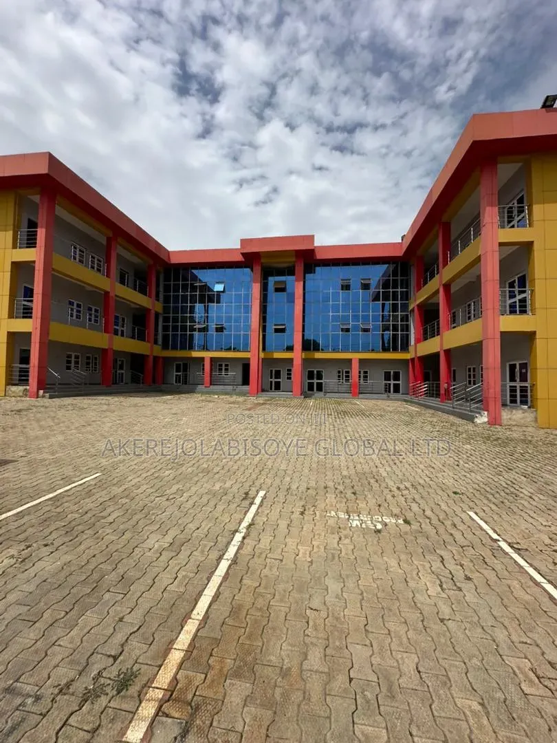 36 Nos Office Space in Zone 5 / Wuse